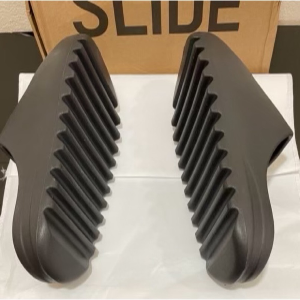 Yeezy Slides -Size 12